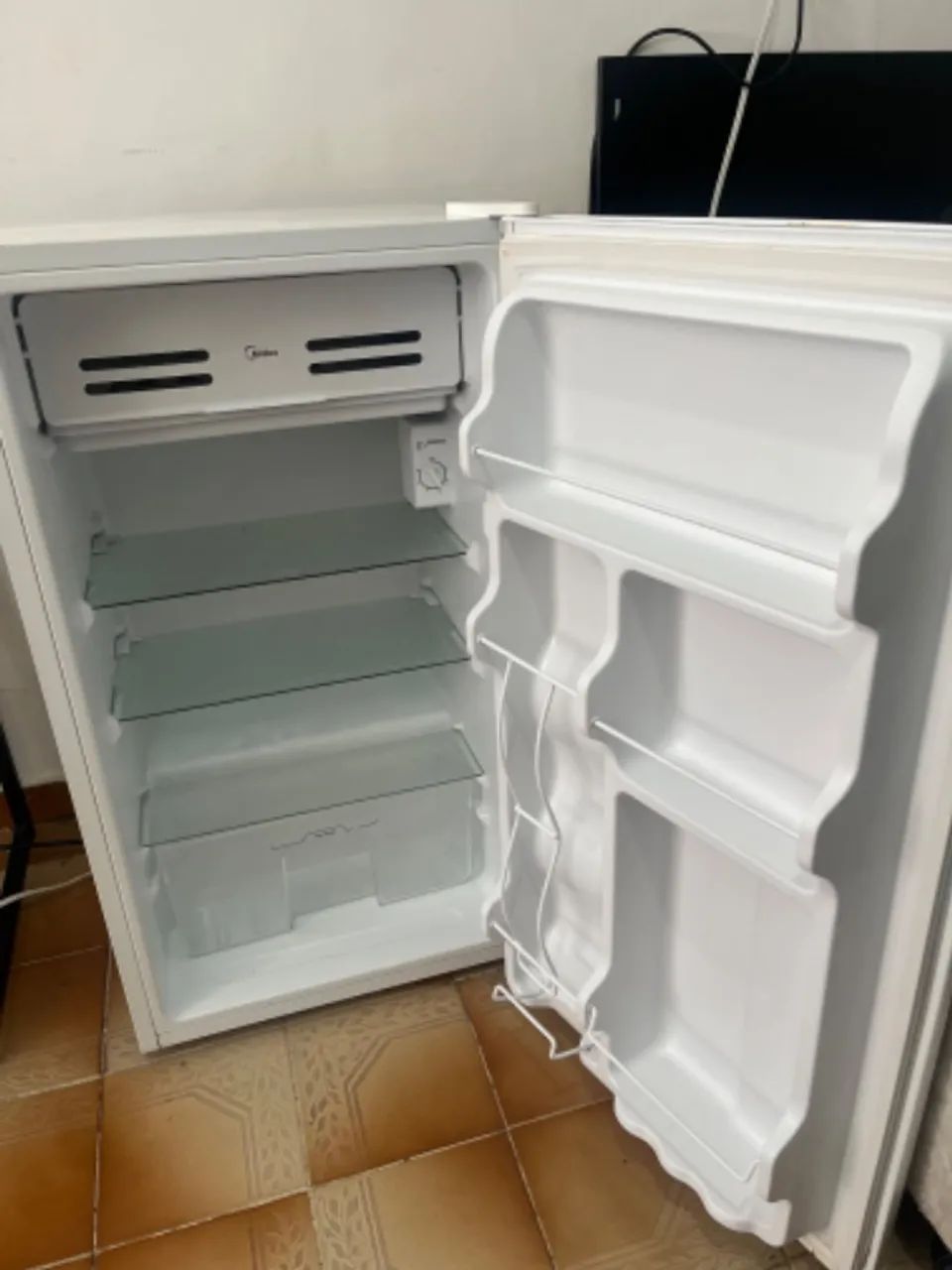 Frigobar Midea 93 Litros Branco  - Foto 2