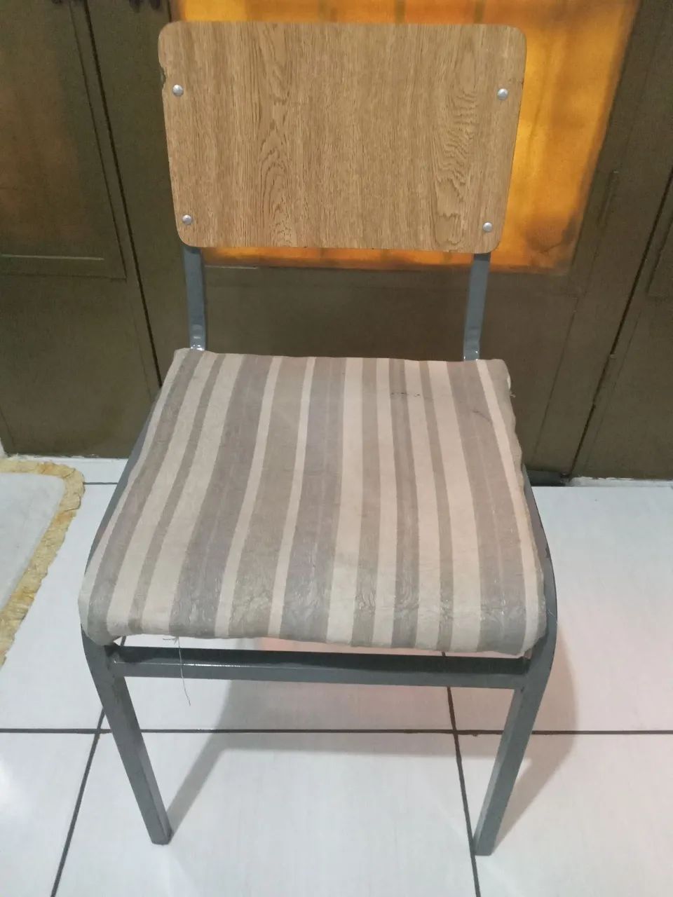 Vendo cadeiras fortes.