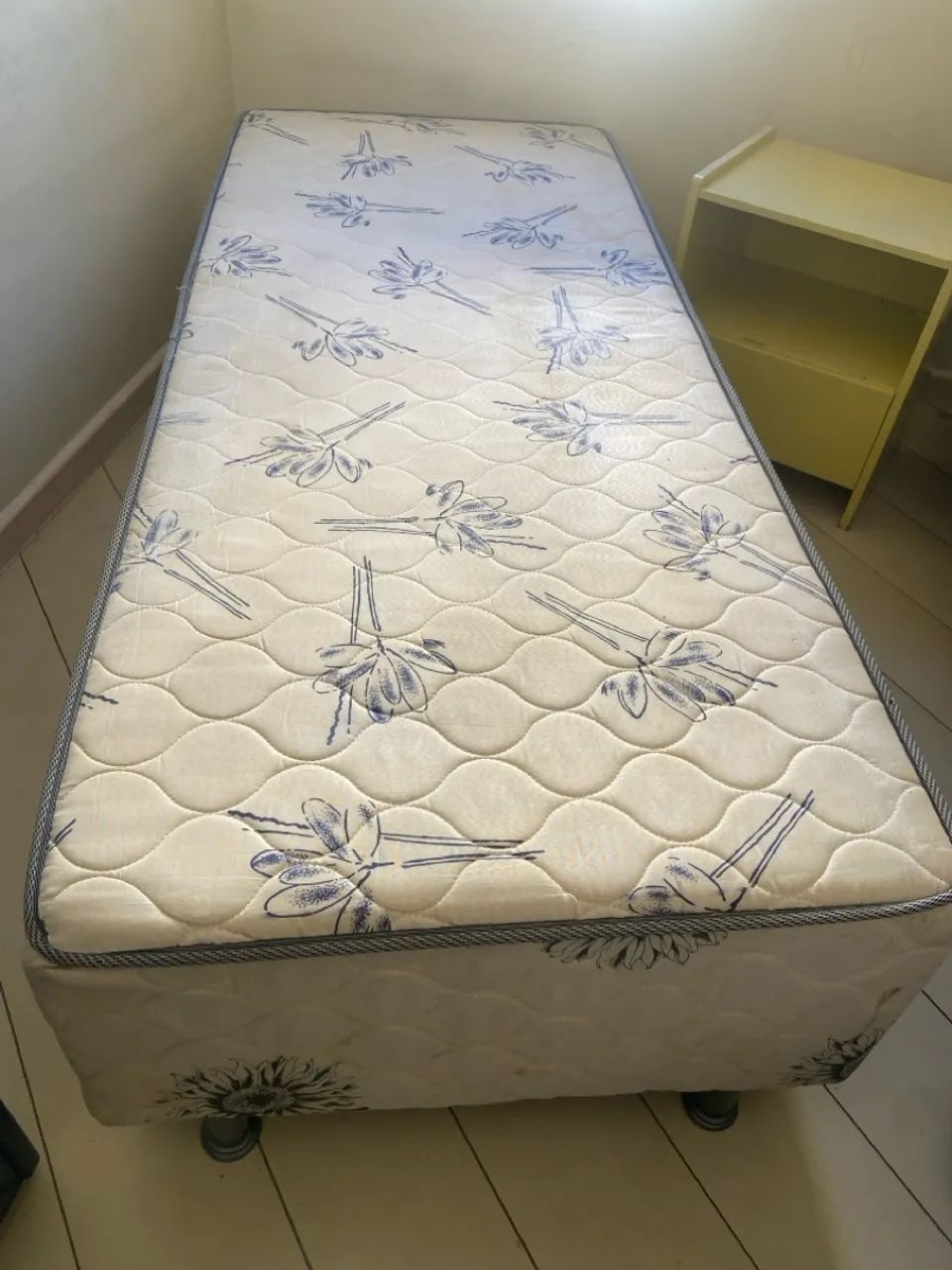 Cama box.