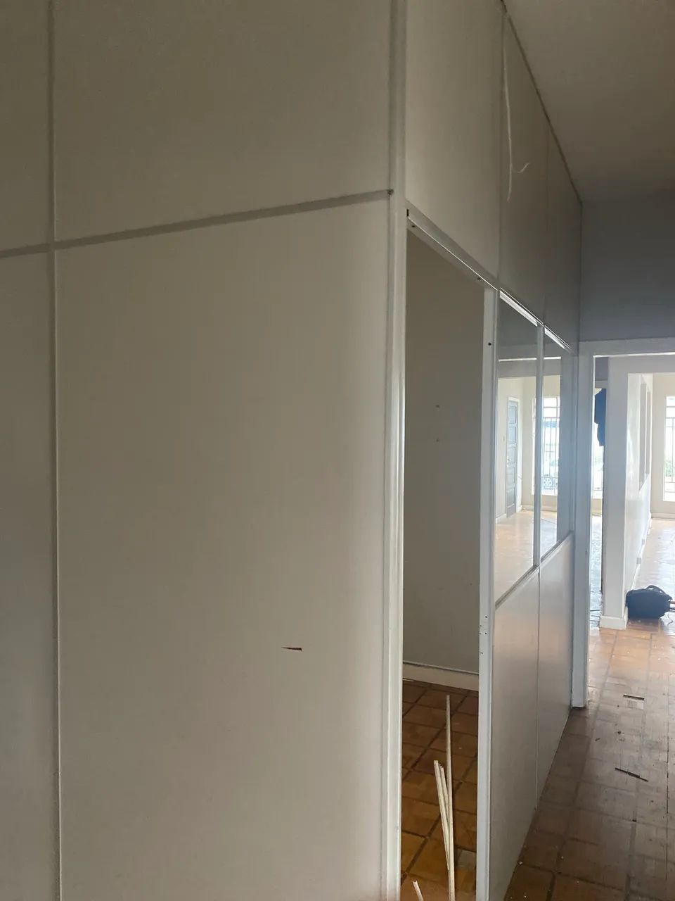 Divisórias Eucatex com vidros - Foto 2