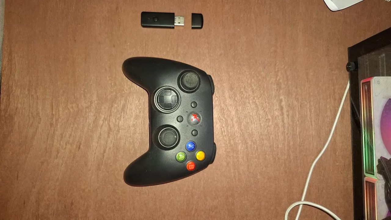 DOIS CONTROLES DE XBOX COM E SEM FIO - Foto 3