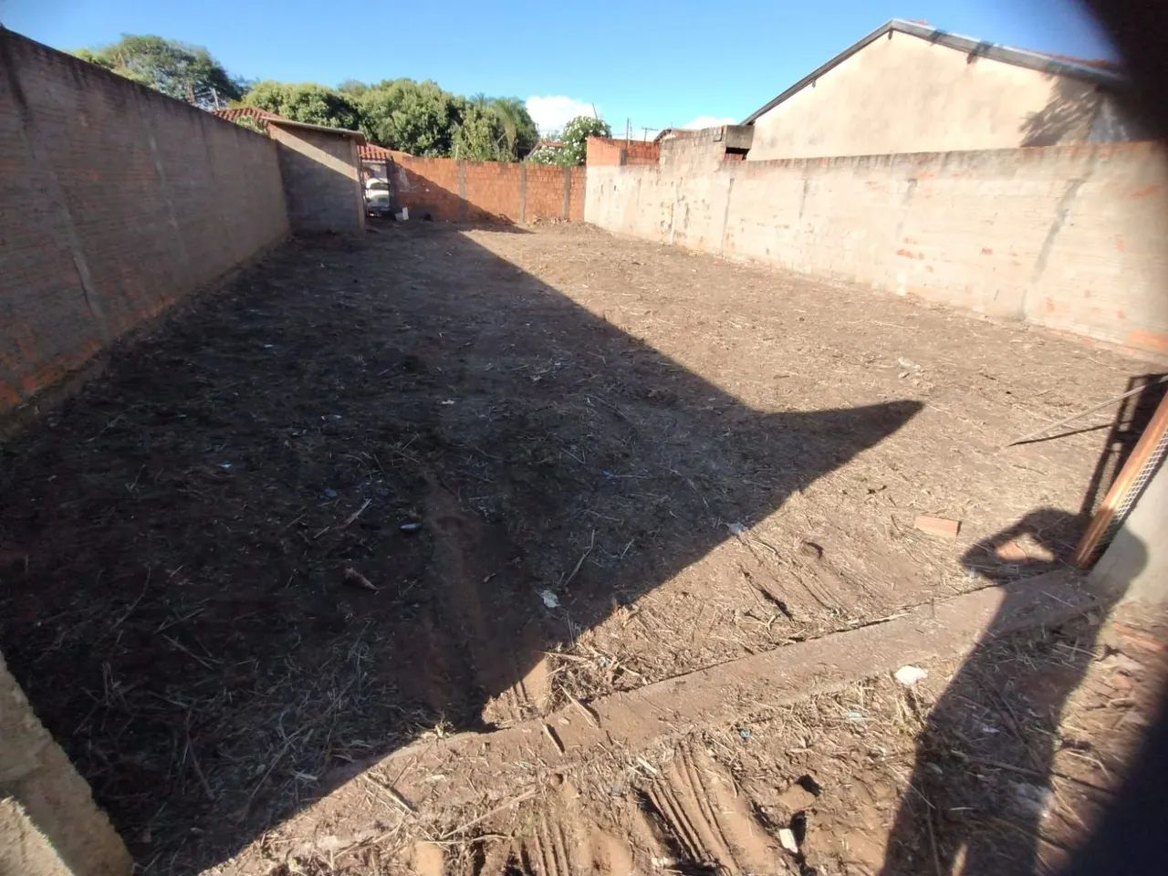 Terreno murado com edicula no asfalto. - Foto 2