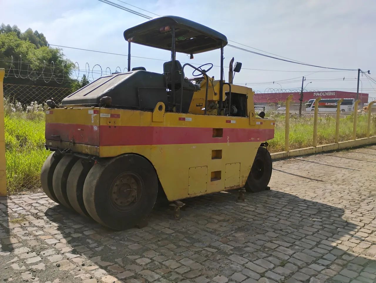 Rolo De Pneus Dynapac CP 221 ano 97 Baixei preço para vender