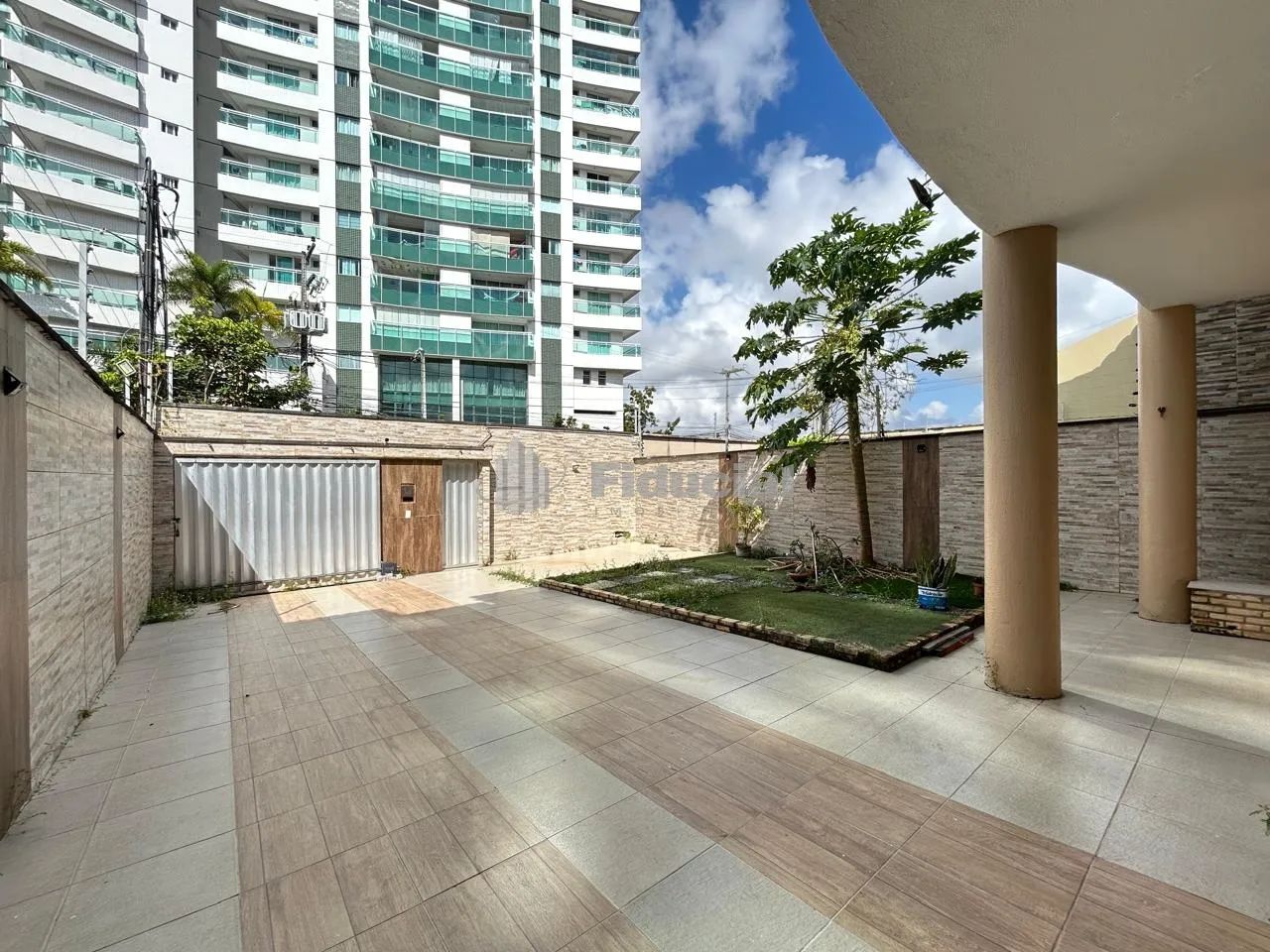 Casa duplex com 261m², com 5 quartos climatizados (sendo 4 suítes, 2 com closet, 1 com var - Foto 5