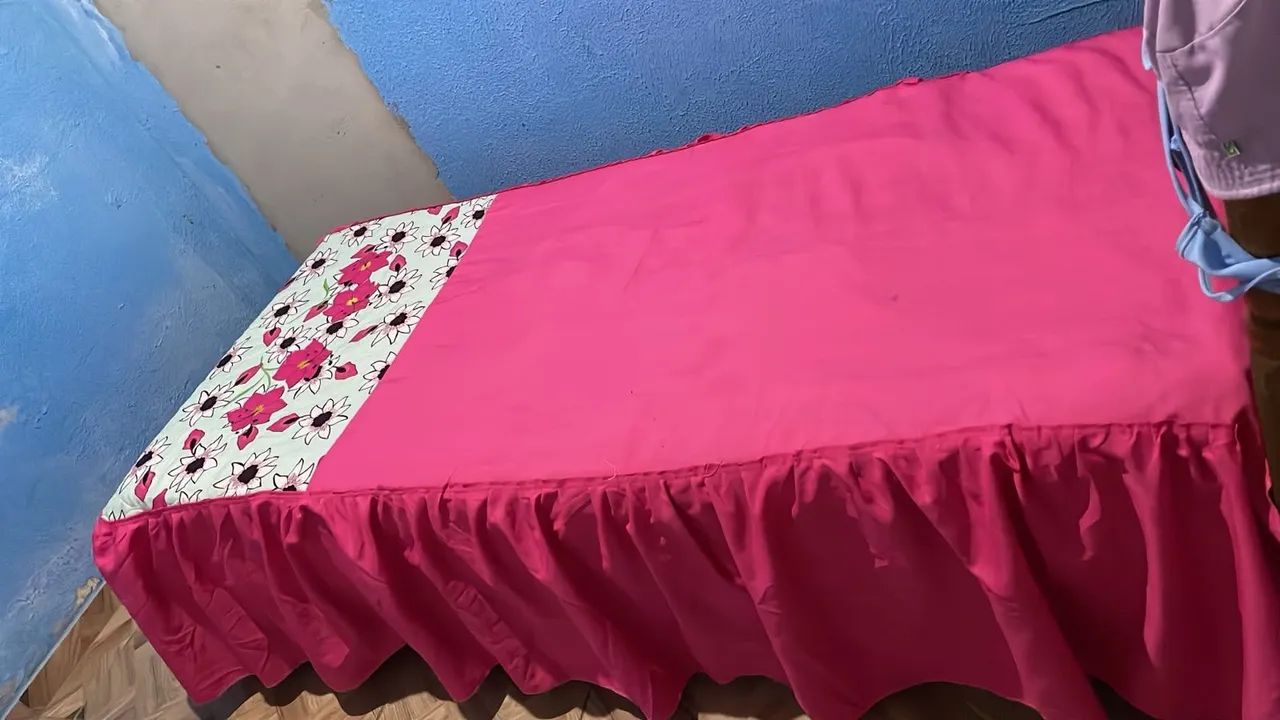 Vendo cama de solteiro em madeira  ótimo estado  - Foto 2