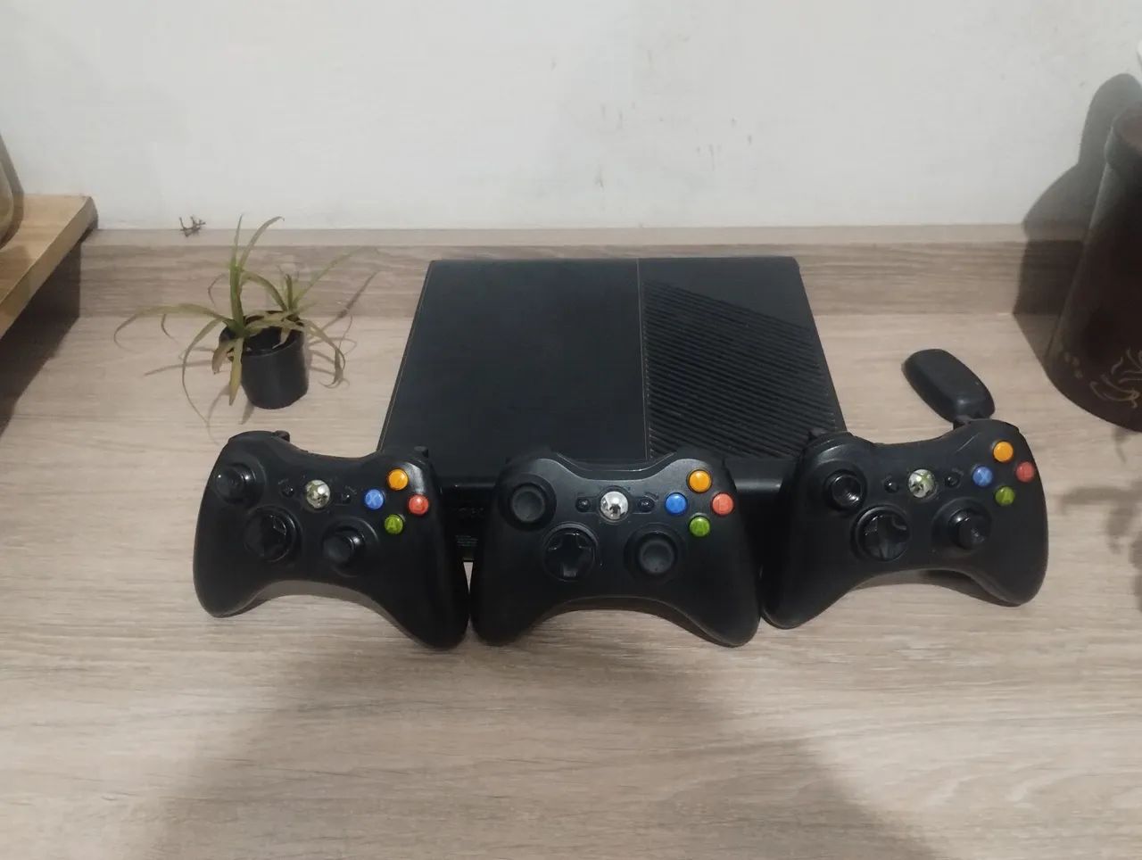 XBOX 360 SUPER SLIM  +3 CONTROLES  - Foto 5