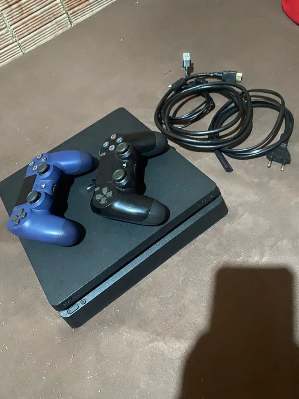 PS4 slim 1TB 3 meses de uso - Foto 2