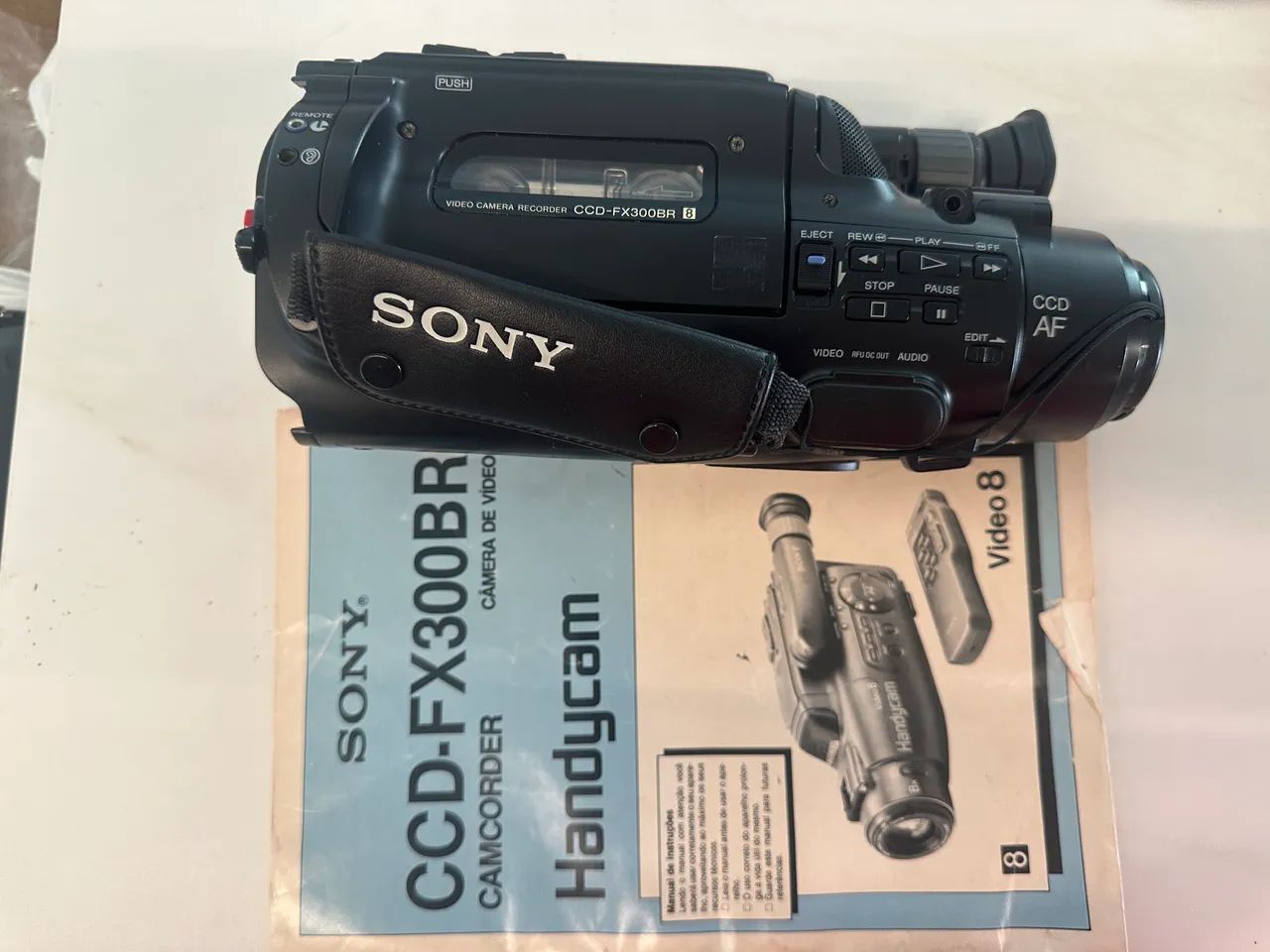 Filmadora Sony Handycam CCD-FX300BR Video 8 - Kit Completo com