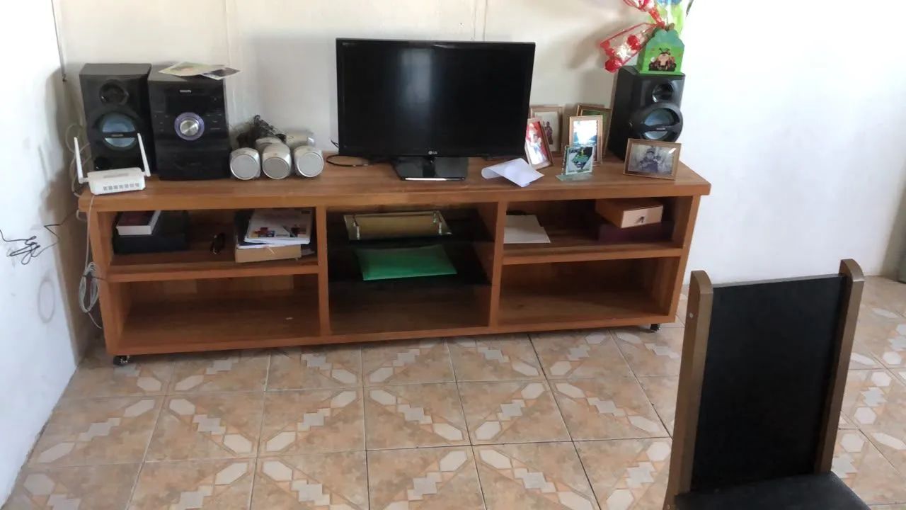 Televisão que serve como monitor de computador 