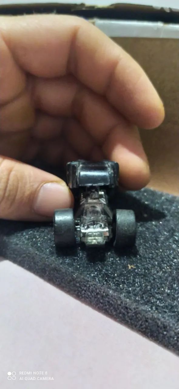 Miniatura Hotwheels usado com marcas de uso e arranhões  - Foto 2