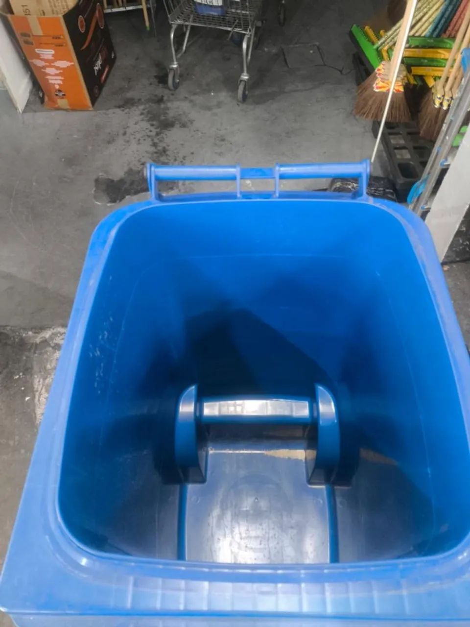 Lixeira de gari 240l azul  - Foto 2