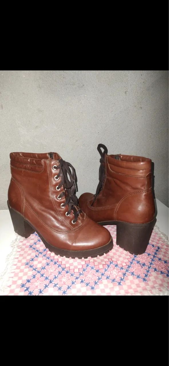 Bota de salto marrom  - Foto 2