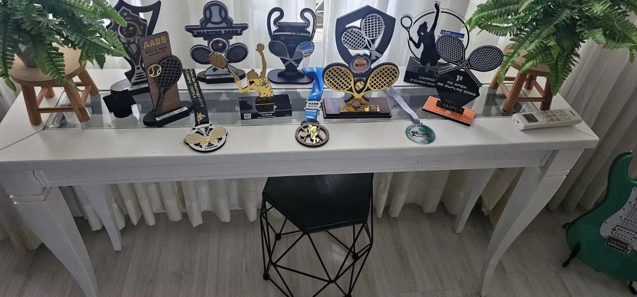 Aparador pintado de branco