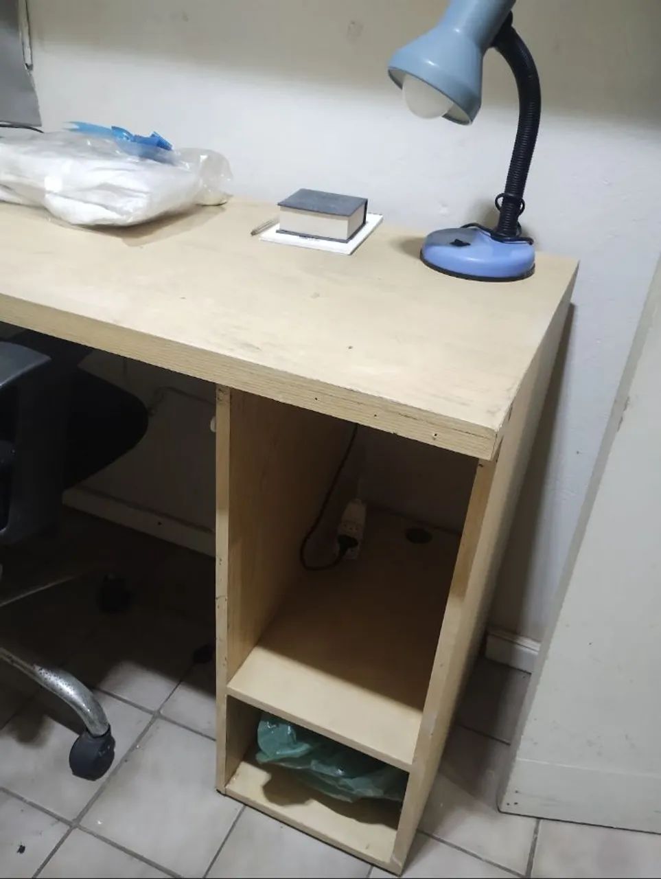 MESA PARA COMPUTADOR OU ESTUDOS. - Foto 2