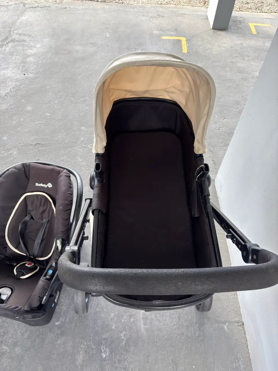 Carrinho de bebê Safety com Moisés + bebê conforto - Foto 3