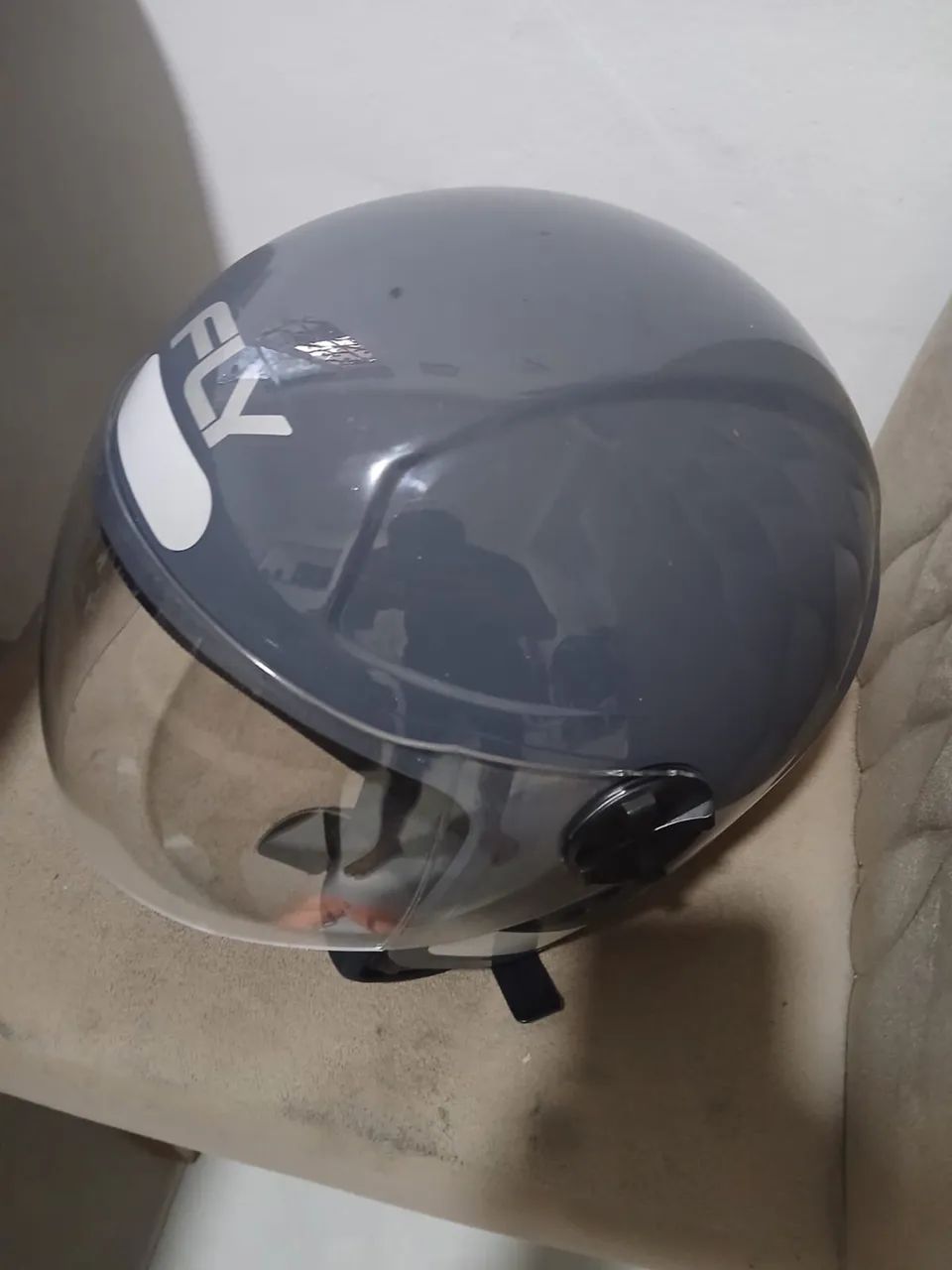Vende-se capacete para motociclista, tamanho 58 - Foto 2