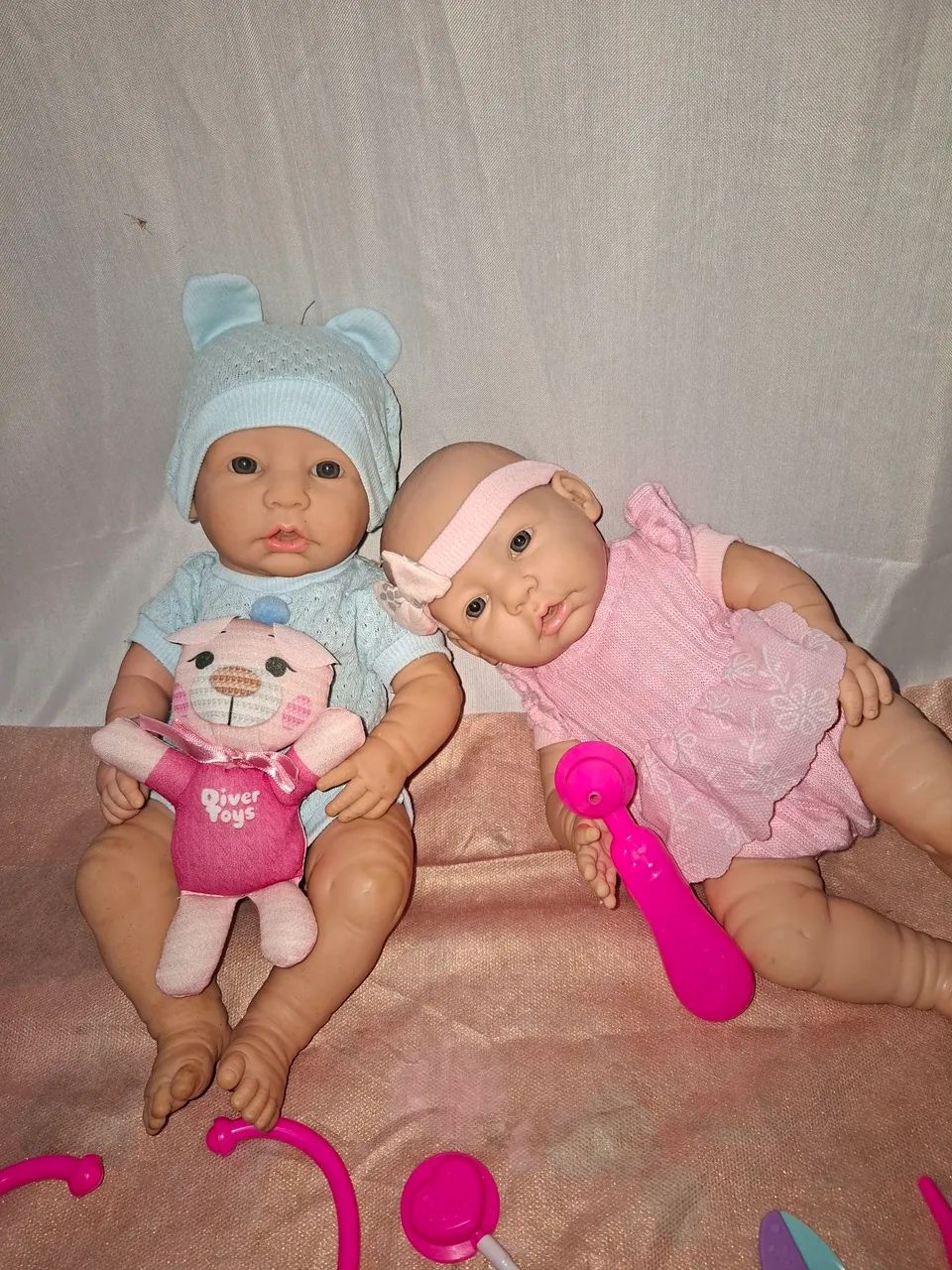Kit  2 Bonecas Bebês Realista - Foto 4