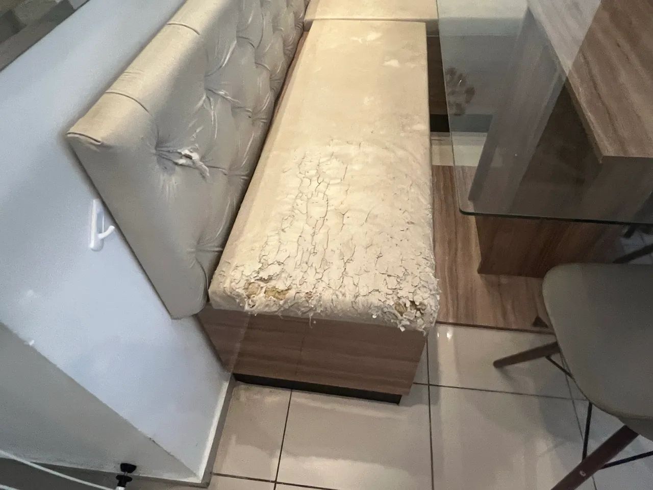 Canto alemão com mesa de vidro + cadeiras - Foto 5