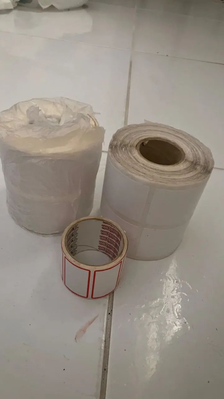 Rolos de Etiquetas Adesiva Couchê Branca