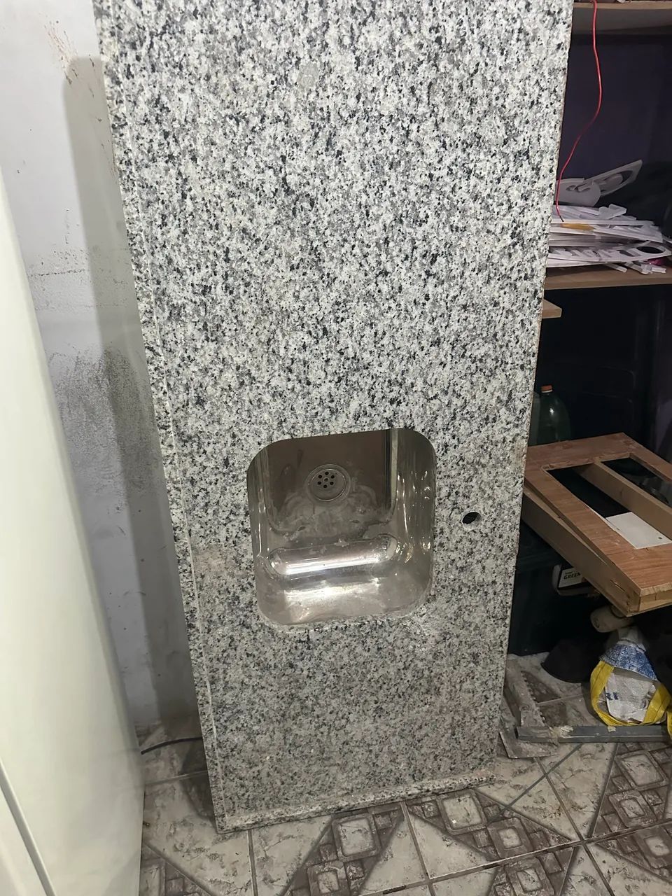 Pia de granito sem uso 