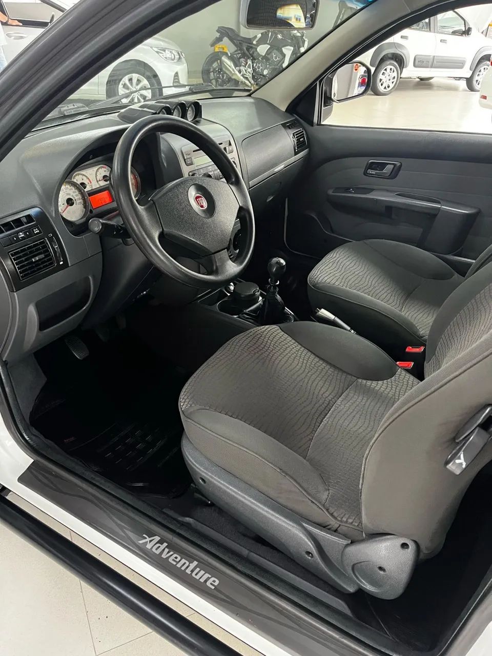 Fiat Strada Adventure1.8/ 1.8 Locker Flex CD 2011 - Foto 5