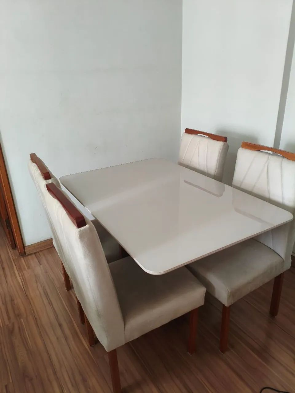 Mesa de jantar - 4 cadeiras estofadas - Foto 4