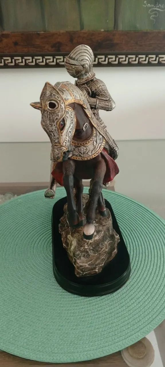 Estatueta Estilo Medieval em Resina Alta Qualidade  - Foto 3