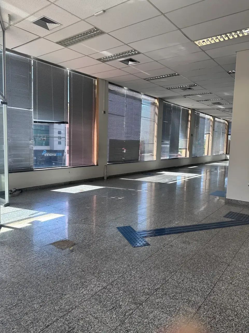 Laje inteira +1 sala +14 vagas garagem - Foto 5