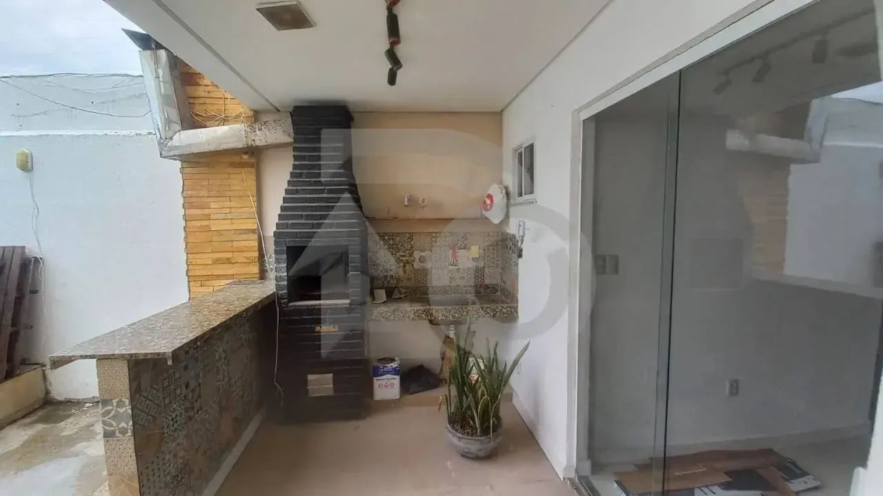 Casa Excelente e Espaçosa à Venda na Atalaia com 4 Vagas de Garagem