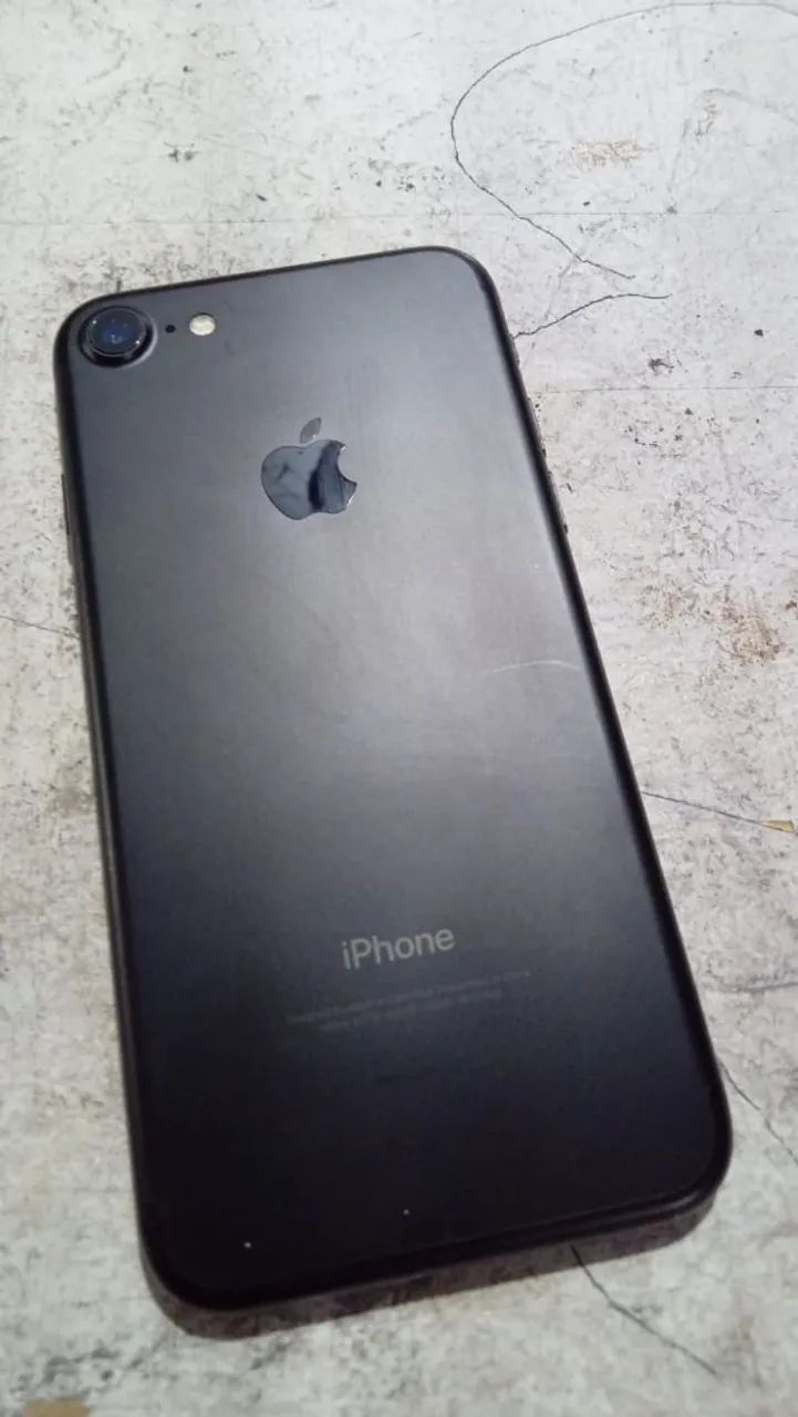 Lote com 2 celulares IPhone e Samsung 