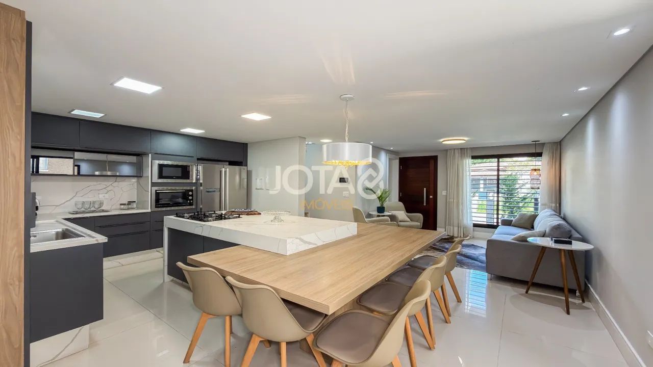 3 QUARTOS, TERRAÇO COM JACUZZI E ACABAMENTO IMPECÁVEL Casa Mobiliada Com 3 Quartos e Jacuz