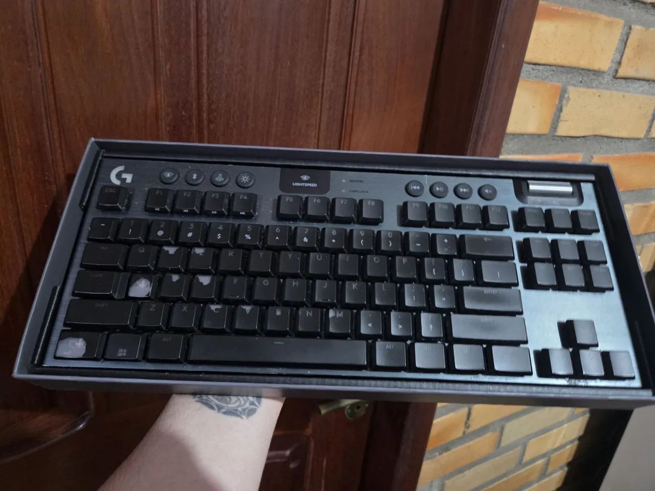 Logitech G915 TKL - Teclado Gamer Wireless - Foto 2