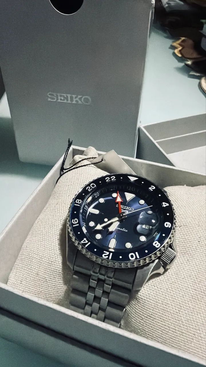 RELÓGIO SEIKO 5 SPORTS GMT BATMAN