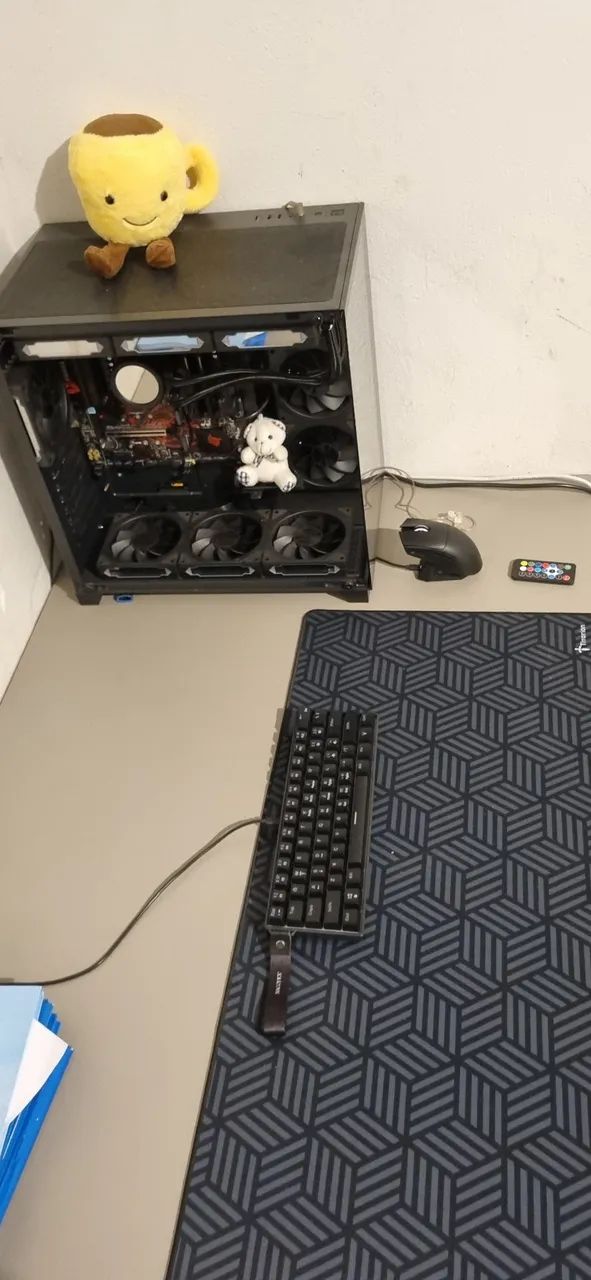 Vendo gabinete gamer quase completo 