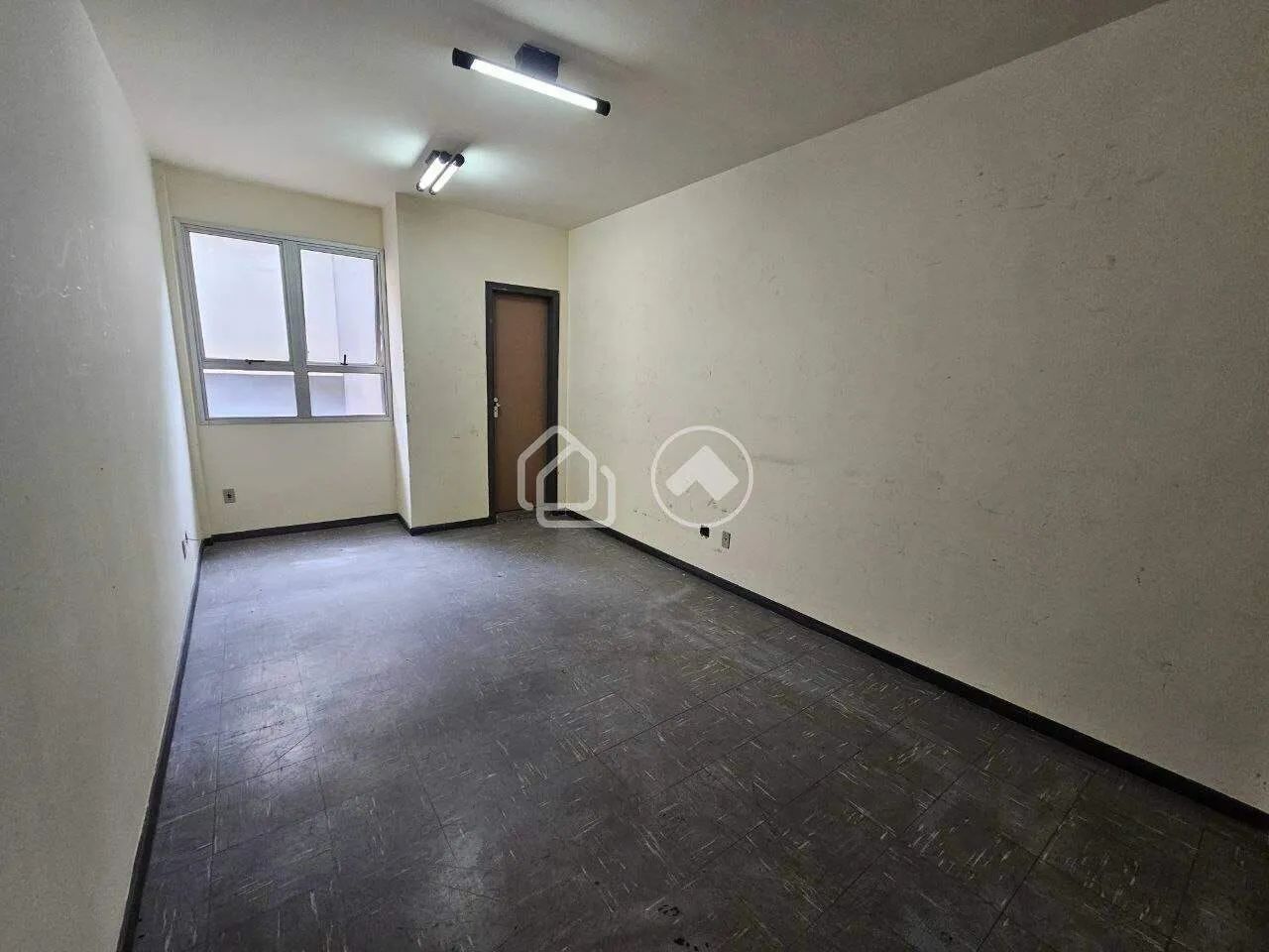 Sala para Venda no Estoril com banheiro e vaga de Garagem - Foto 2