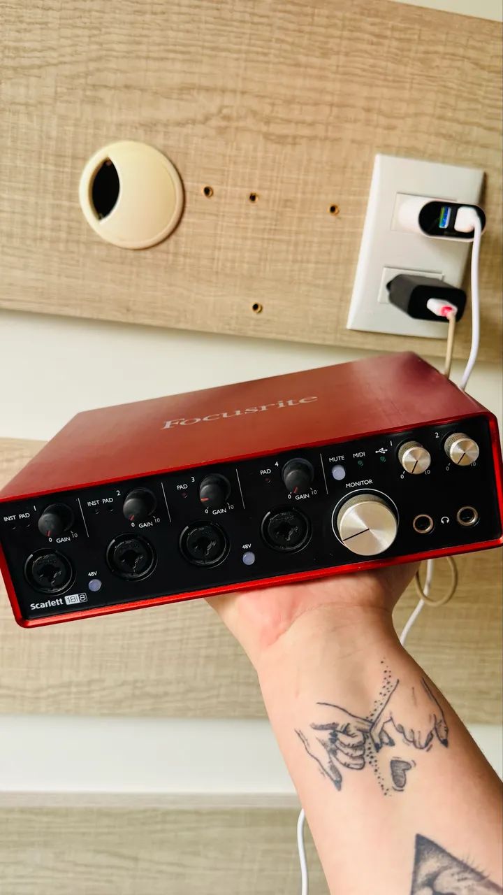 Interface de Áudio Focusrite 18i8 Scarlett  - Foto 4