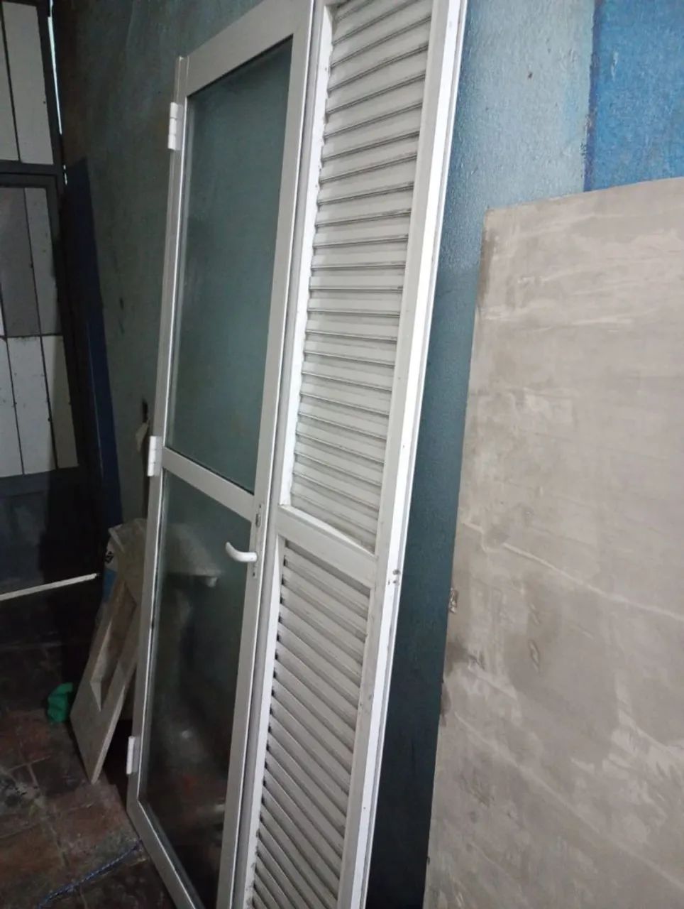 Porta de alumínio  completa com chave moldura  - Foto 2