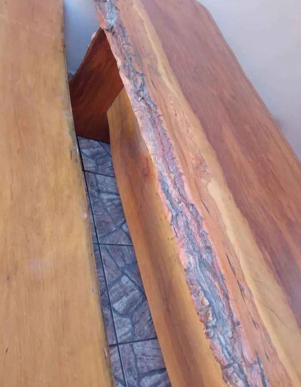 Linda mesa de jacarandá com dois bancos - Foto 2