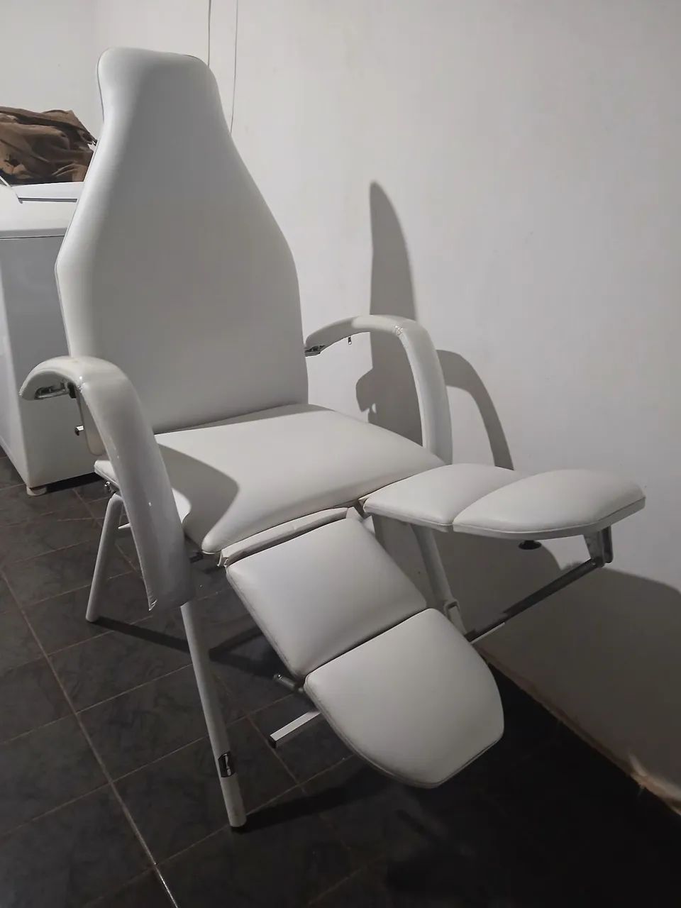 Cadeira de podologia com mocho  - Foto 2