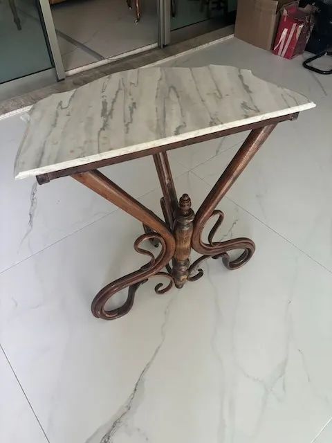 Mesa de canto inglesa com tampo de mármore - Foto 2