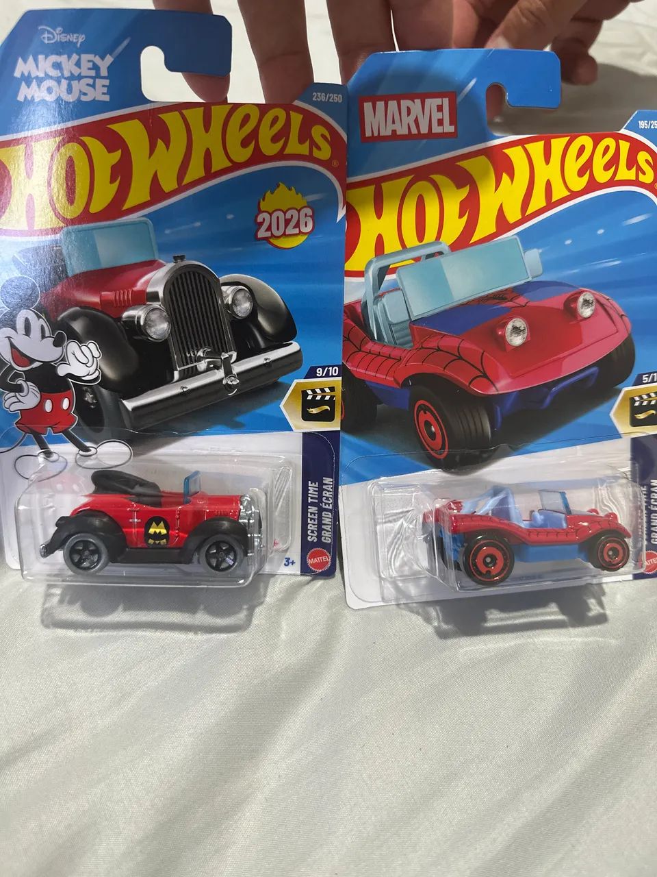 Hotwheels temático mickey mouse /spider  - Foto 2