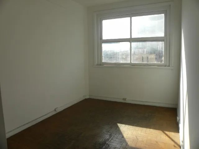 Apartamento com excelente localização no Centro, 2 quartos, sala, cozinha e banheiro.  - Foto 4