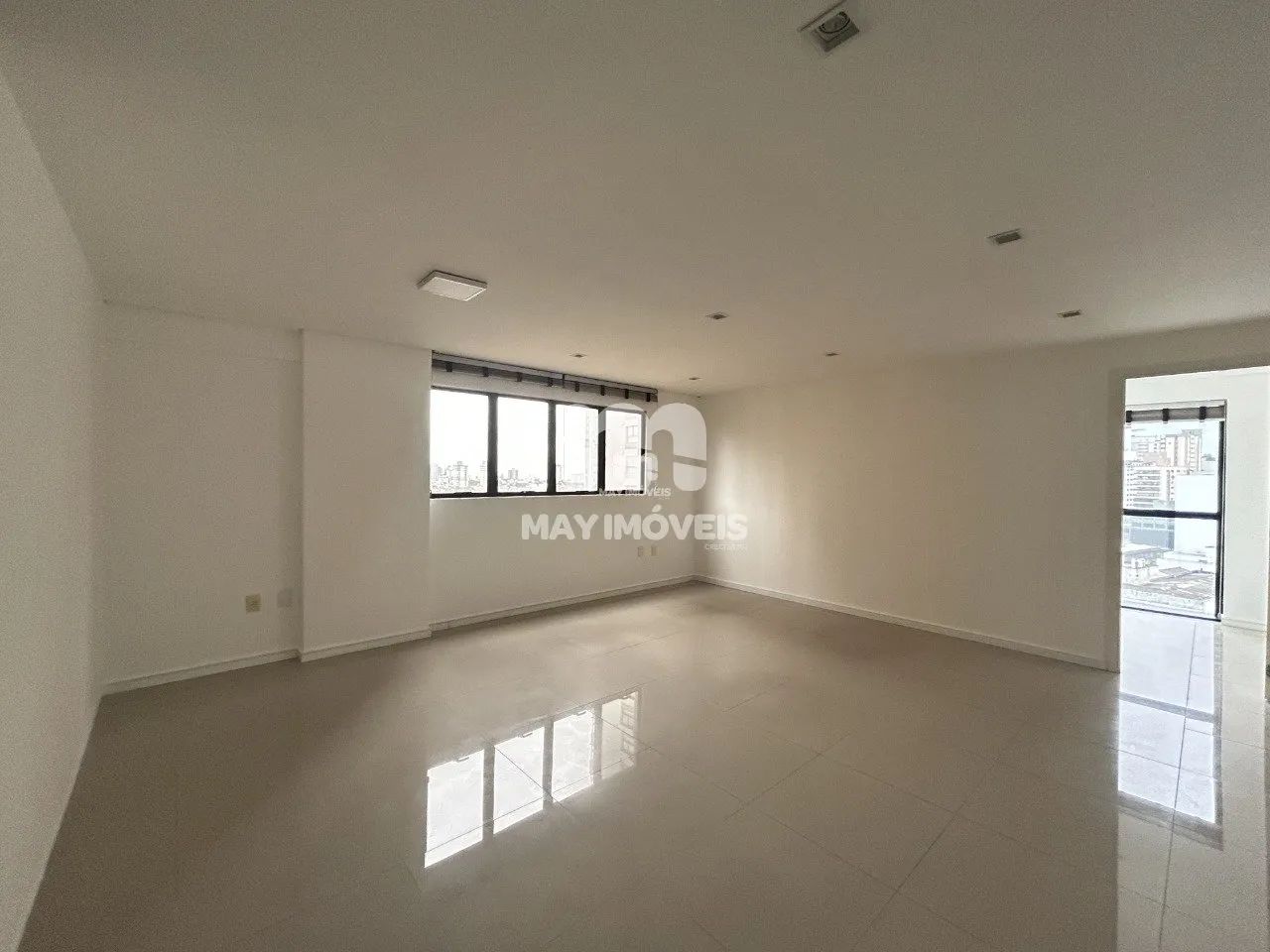 Sala comercial no centro de Itajaí, 53 m², R$450.000,00 - Foto 3