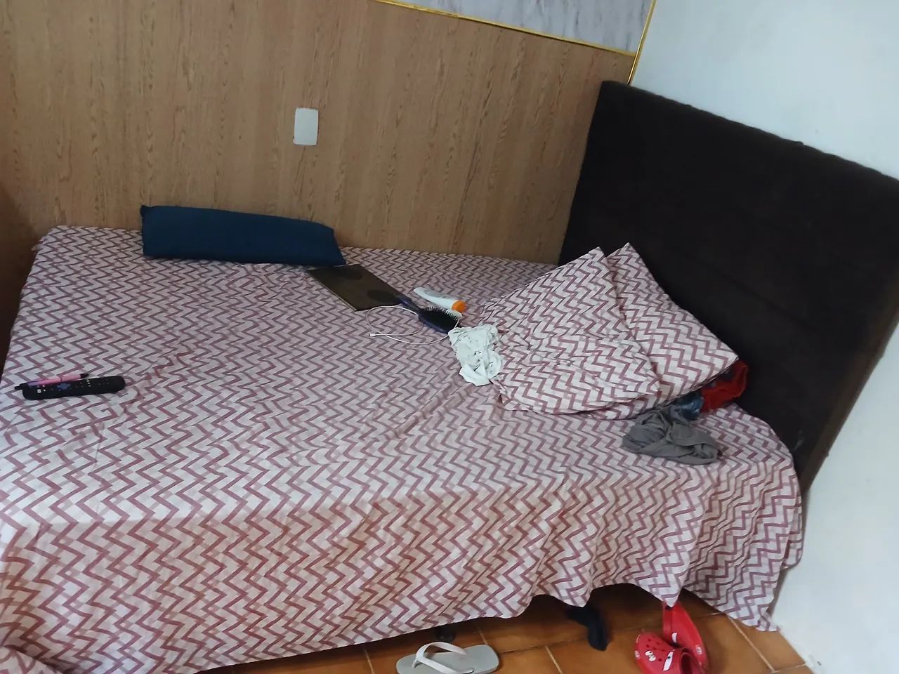 Cama Queen e cabeceira