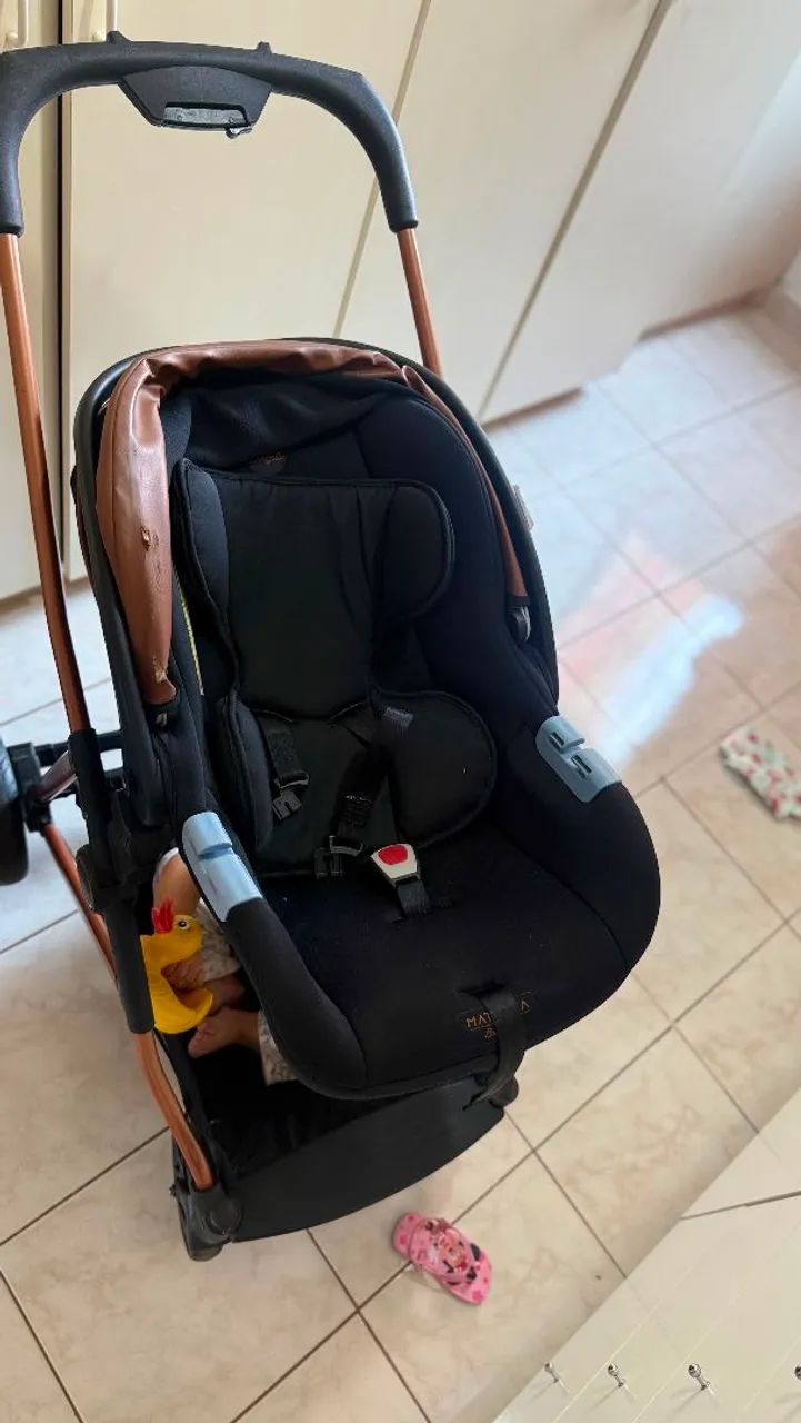 Carrinho de bebê e bebê conforto  - Foto 3