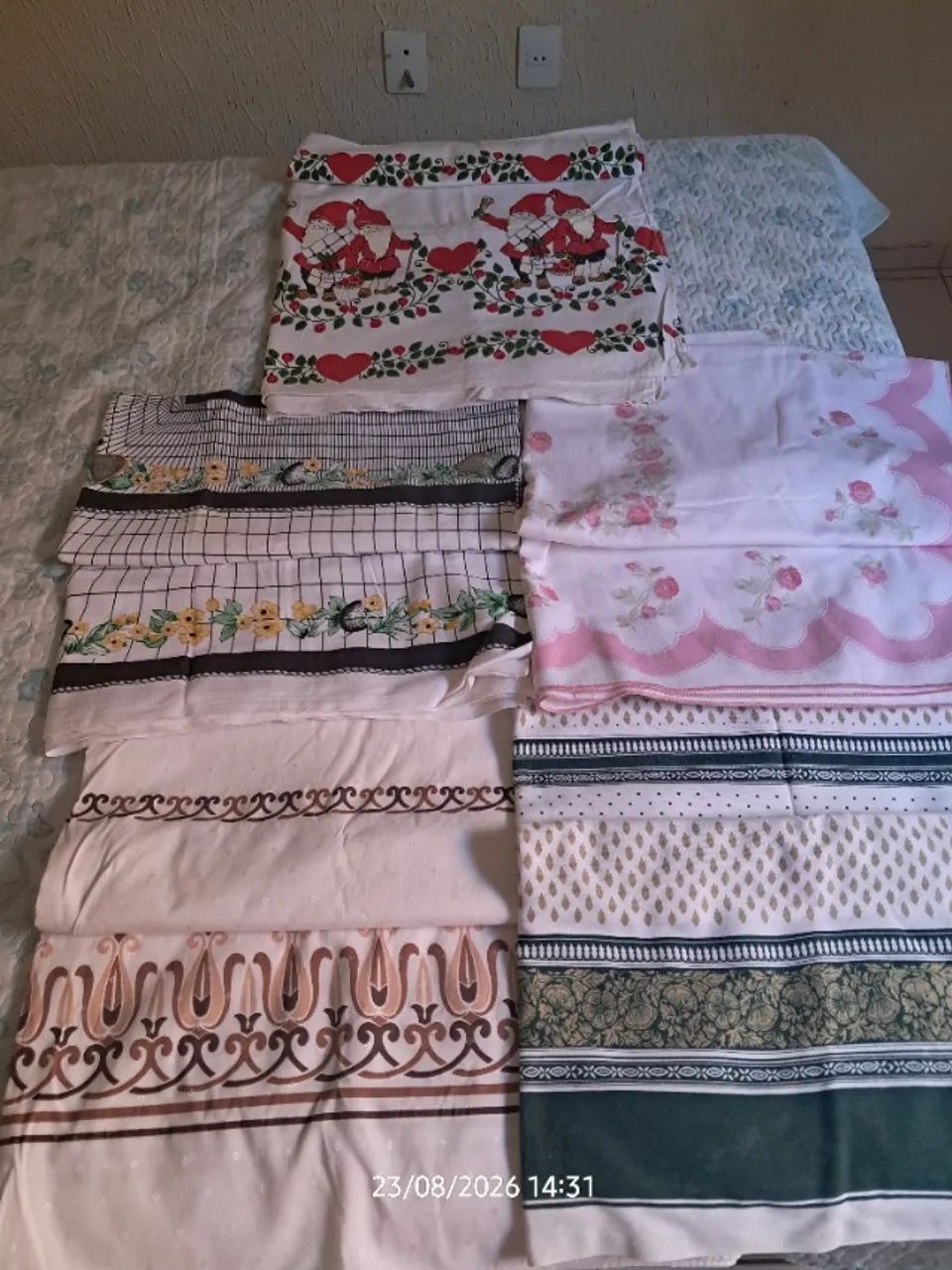 Mesa com 6 Cadeiras e 5 Toalhas - Foto 2