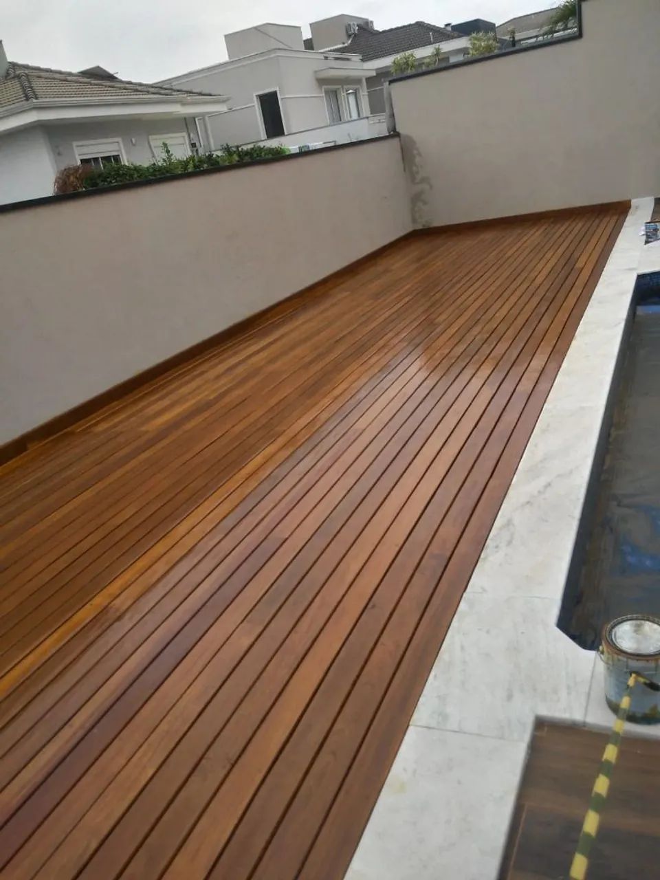 DECK DE MADEIRA E PERGOLADO  - Foto 2