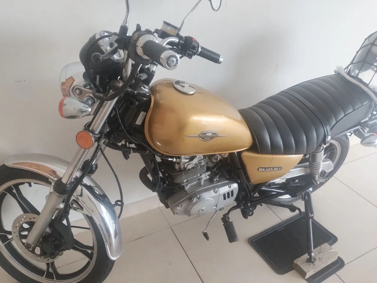 Suzuki Intruder 125