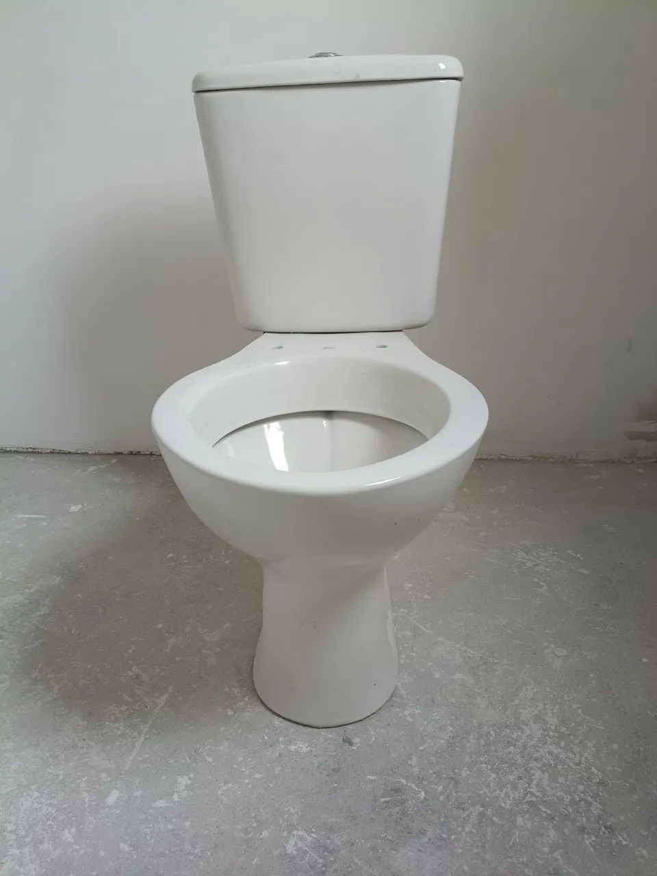 Sanitário com caixa acoplada Deca 
