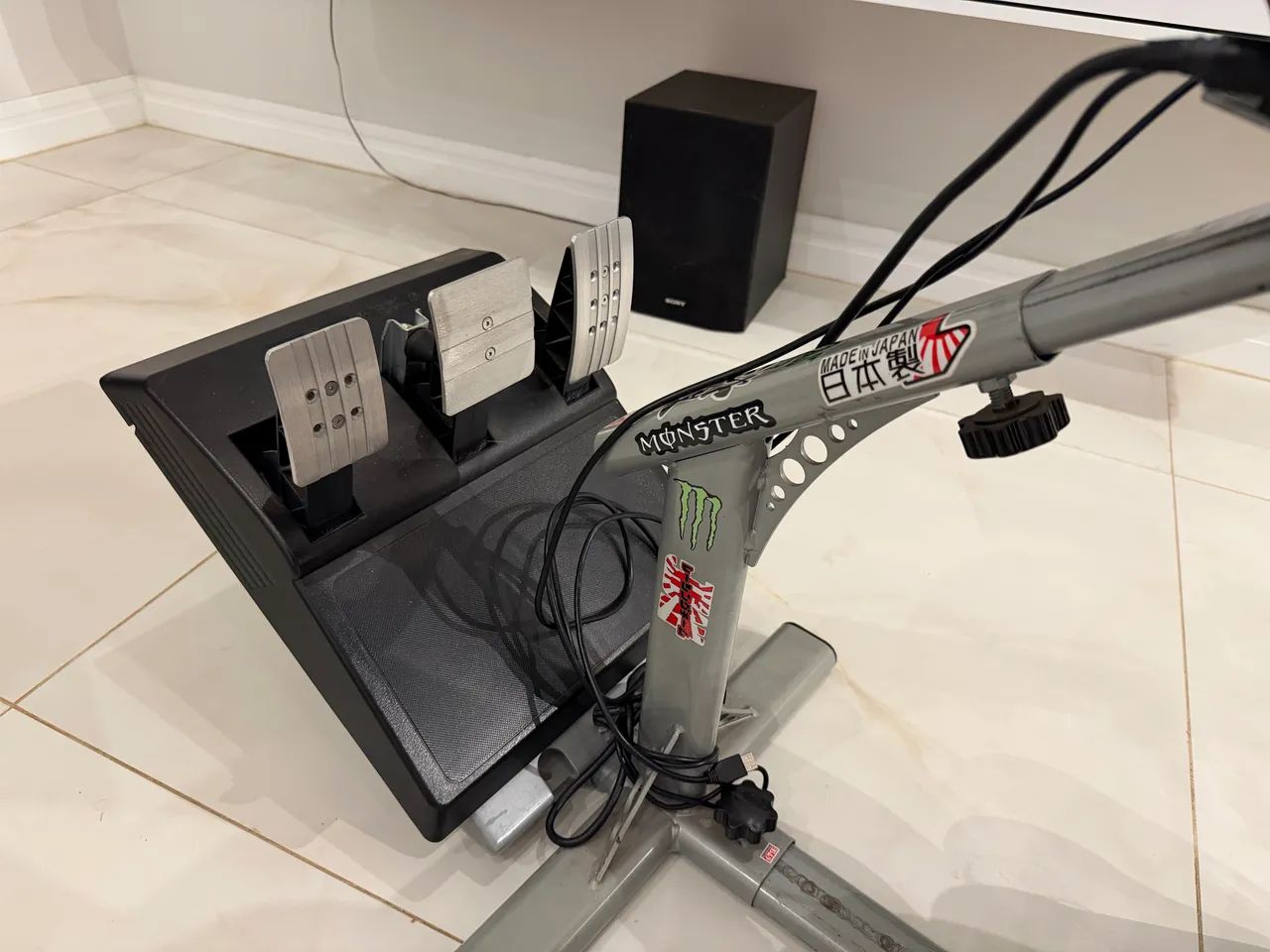 Thrustmaster T300 RS GT + Cockpit Simulador - Foto 5